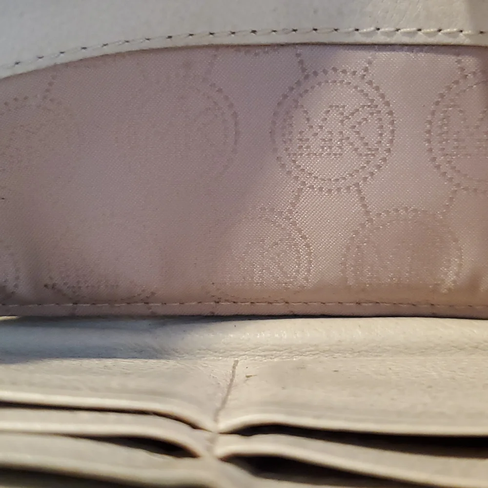 Michael Kors Wallet - Picture 5 of 9